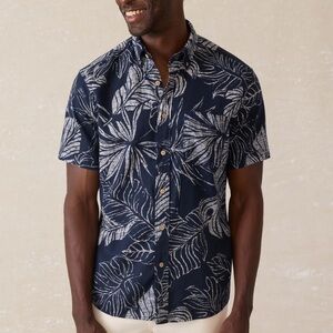 Faherty Short-Sleeve Breeze Shirt in “Navy Perro Tropical”